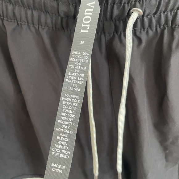 Vuori Clementine 2.0 Shorts Women’s Black Drawstring Zip Pocket Lined M - Picture 2 of 3